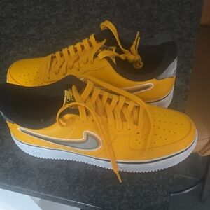 Nike Men's Yellow and Silver Sneakers